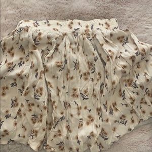 Cute Brandy flower skirt in good conditions